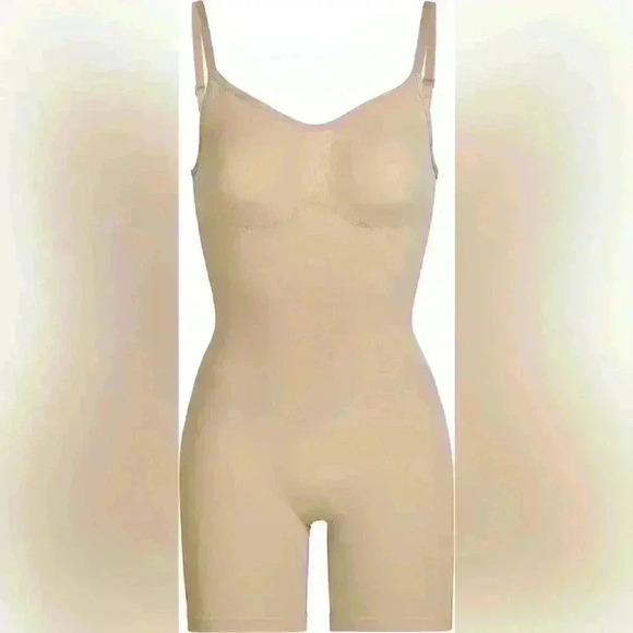 SKIMS- NWOB Sculpting Seamless Mid Thigh Bodysuit Color- Sienna - Picture 2 of 8